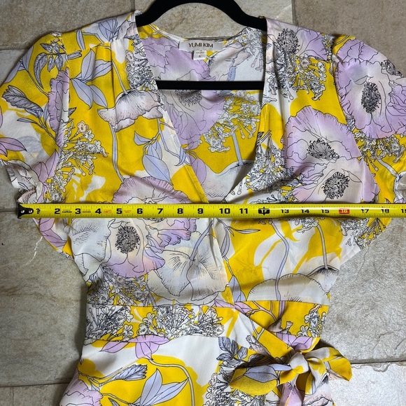 Yumi Kim Silk Wrap Midi Dress S Yellow Floral Wedding Guest Vacation Resort Work - Picture 7 of 12
